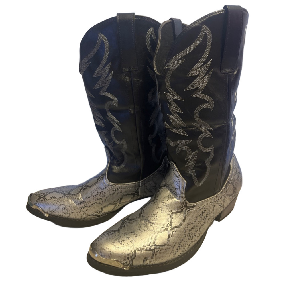 Women’s Western Calf height heeled cowboy boots size 10.5 Silver and Black
